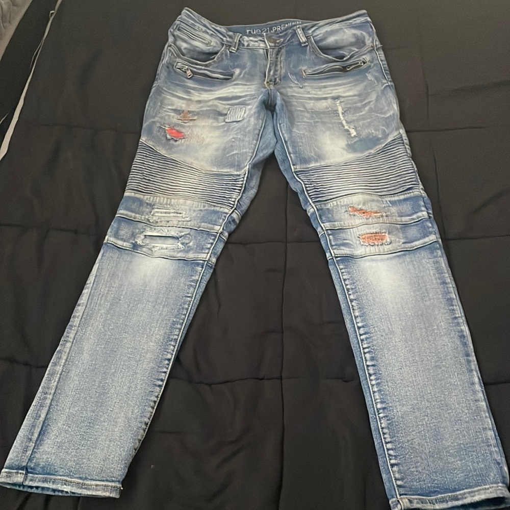 I am selling some of my jeans I can’t fit no more.